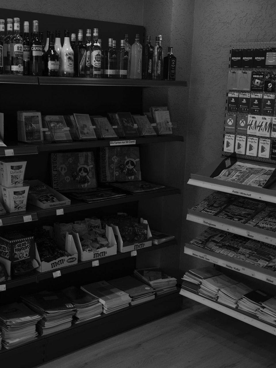 Zeitschriften, Presse und Guthabenkarten (Amazon, PlayStation, Xbox) im KIOS KIOSK